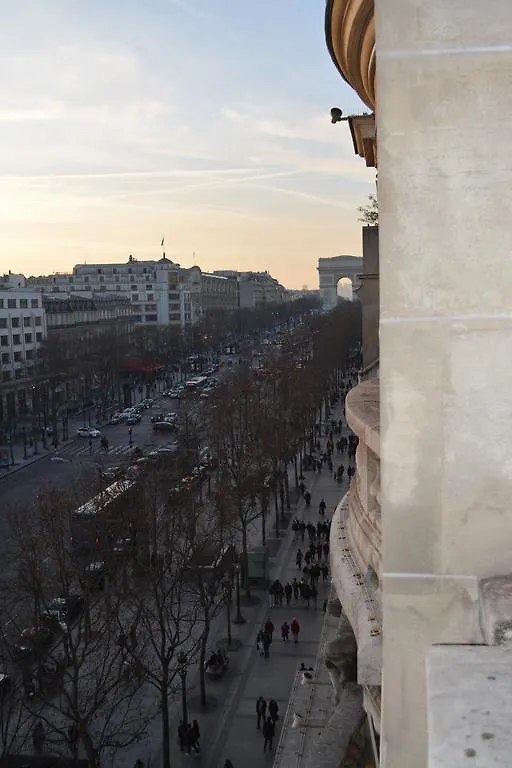 Avenue Des Champs-elysees * باريس