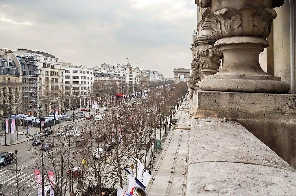 Avenue Des Champs-elysees Apartment Paris